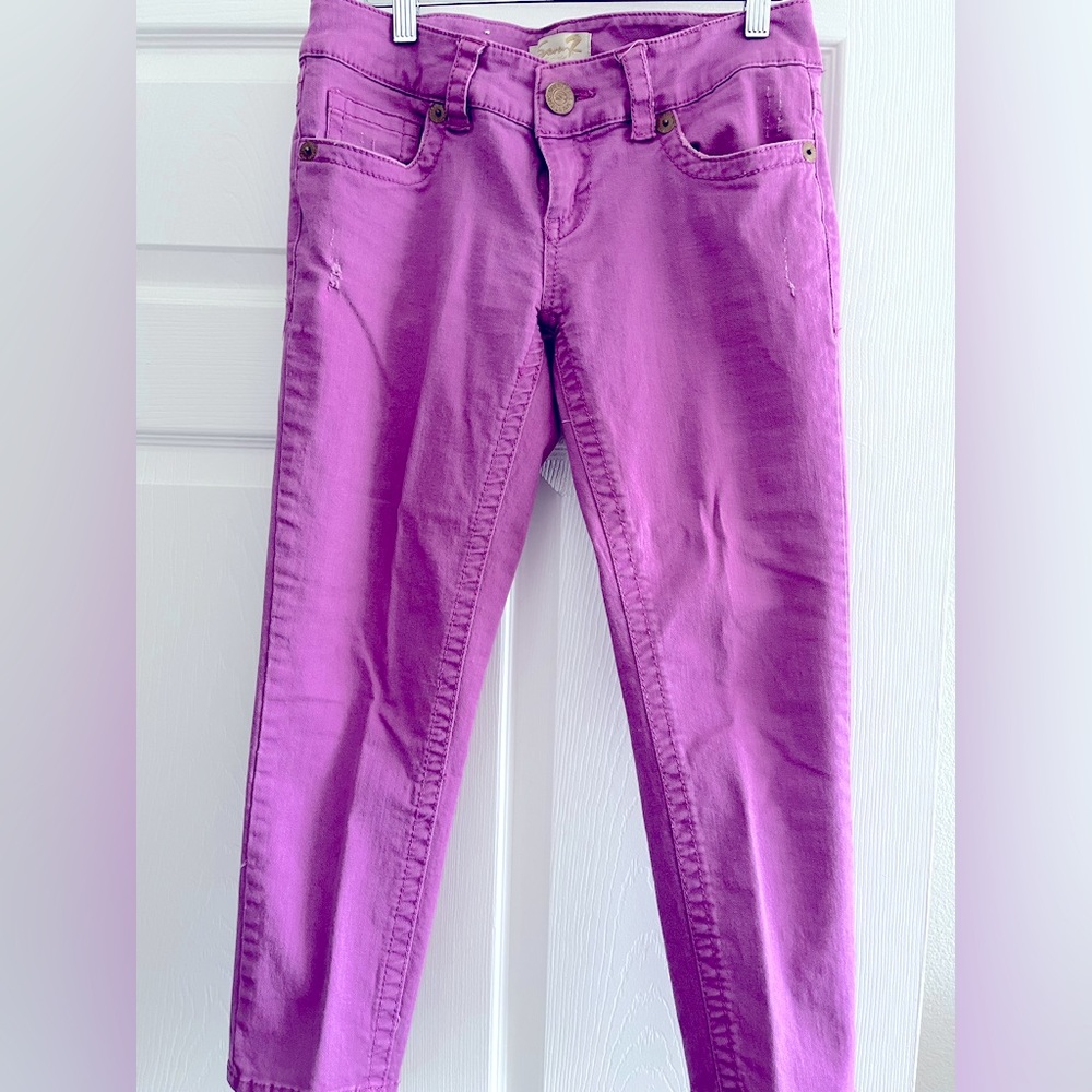 Purple, low rise cropped Seven7 jeans, size 4! Super cute and comfortable!